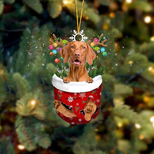 Vizsla In Snow Pocket Christmas Ornament SP068